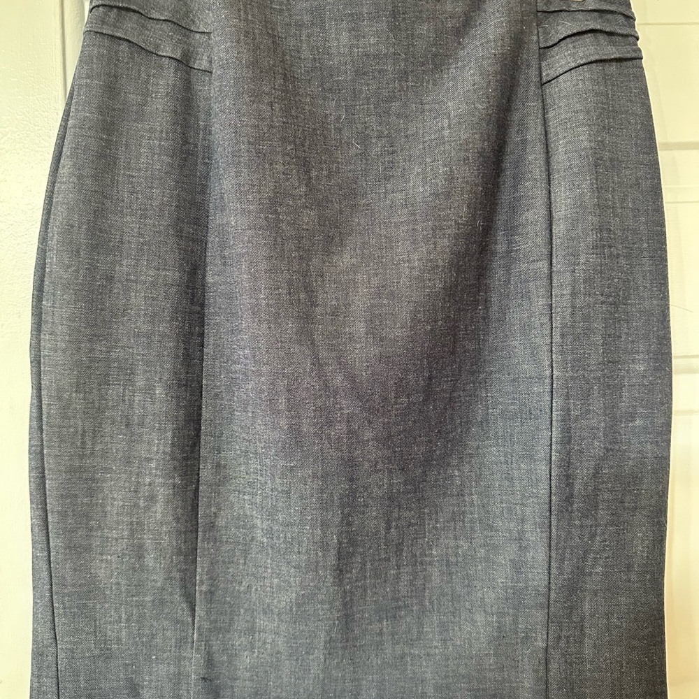 Like new Express Blue‎ Linen Pencil Skirt. Size 10.